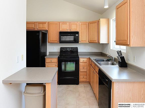 3rd image of 16133 Cottonwood St