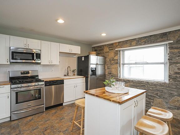 2nd image of 327 Vivelle Ave