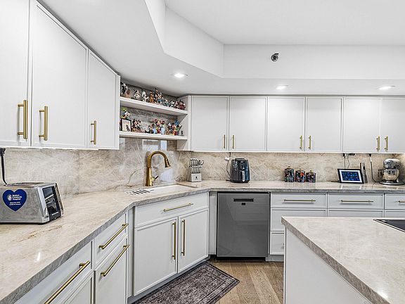 4th image of 7575 Imperial Drive #501