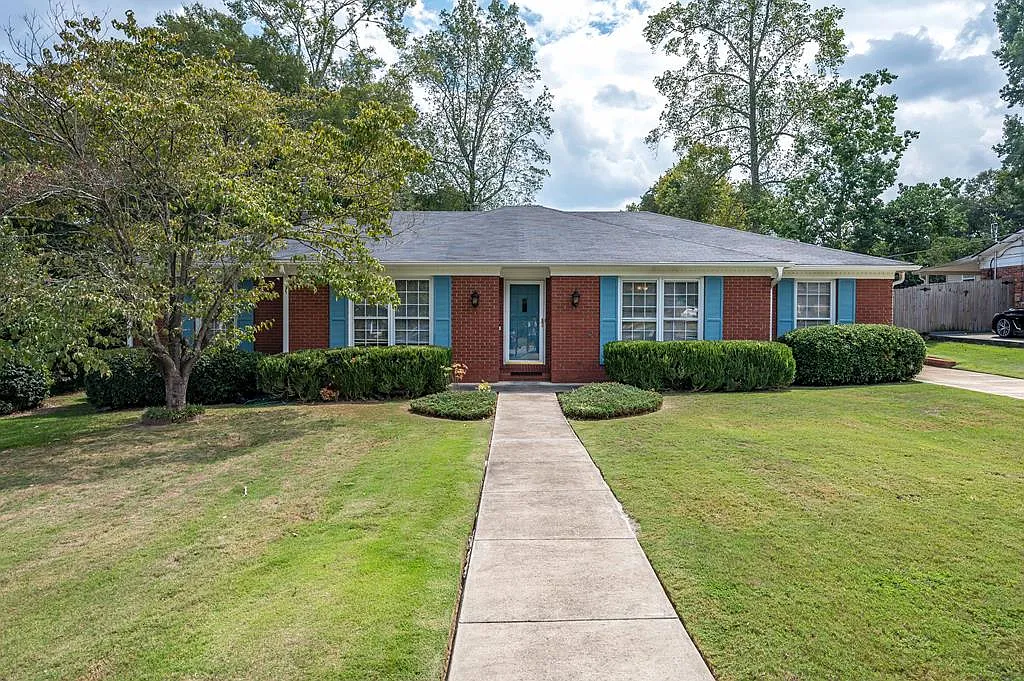 3025 Apache Dr photo 1
