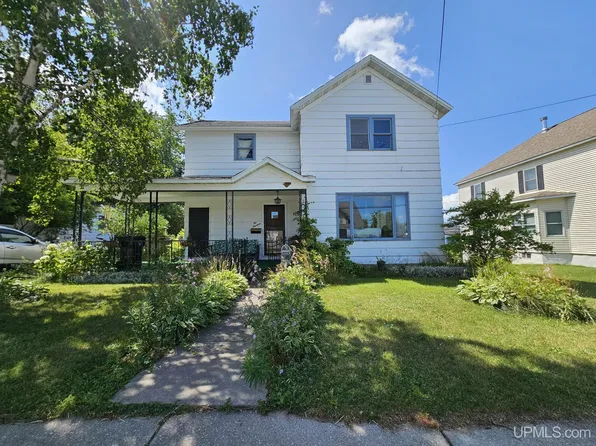 219 Walnut St, Manistique, MI 49854