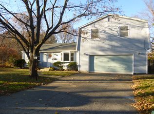 48 Sunset Dr, Northbridge, MA 01534