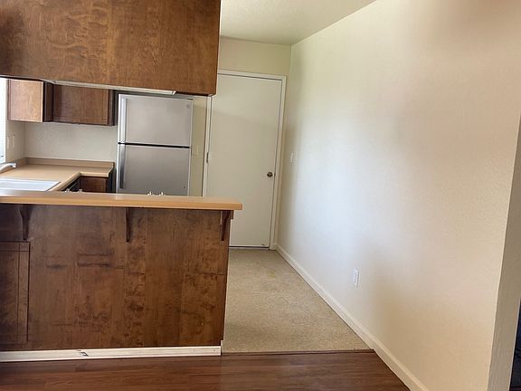 5th image of 553 W 23rd St #B