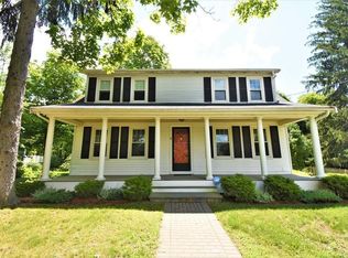 8 Maple St, Medway, MA 02053