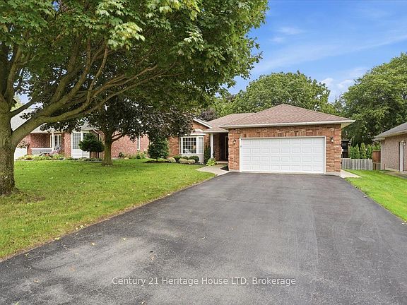 3rd image of 17 Oakridge Blvd