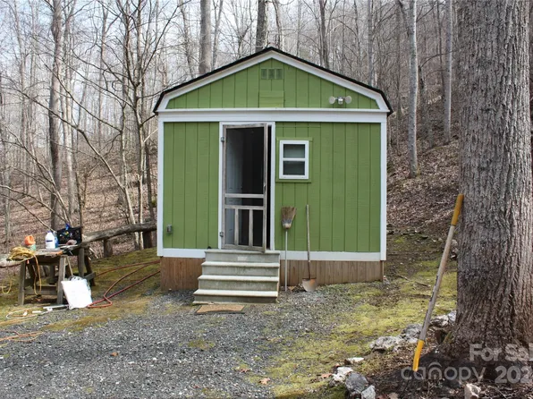 532 Bear Mountain Rdg, Green Mountain, NC 28740