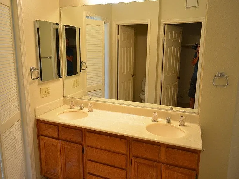 425 Huyler Ln #D — Photo 10