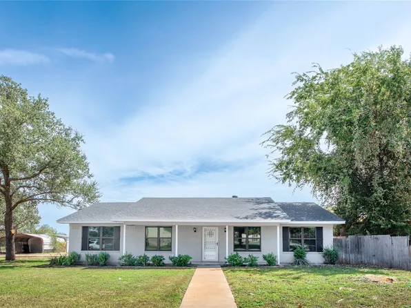 104 Voca St, Brady, TX 76825