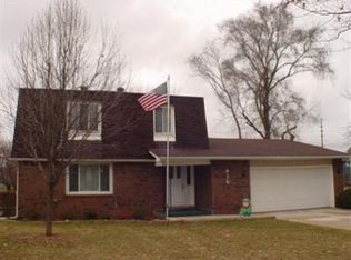 416 W Summit Ct, Crown Pt, IN 46307