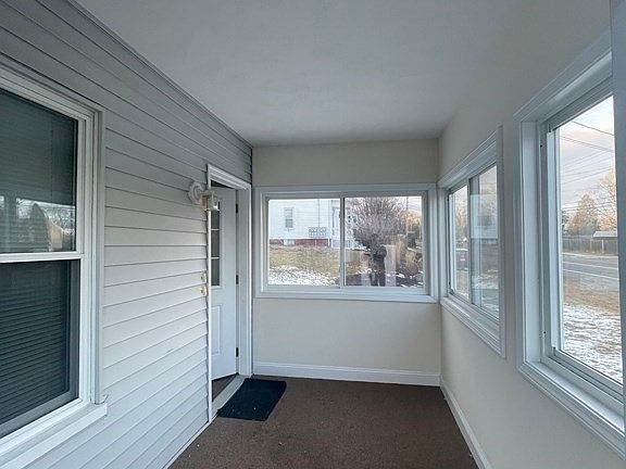 4th image of 290 Hilldale Ave #1