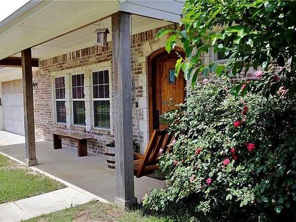 5th image of 609 Brockett St