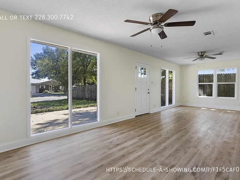 122 Carroll Ave — Photo 10