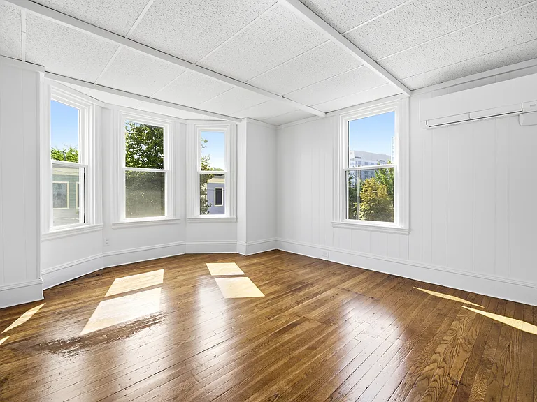 27 Linden St #27 — Photo 2