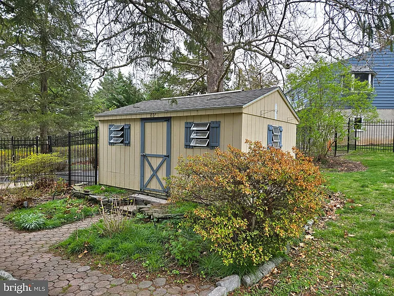 242 S Sugan Rd — Photo 3
