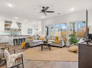704 N Center St, Arlington, TX 76011