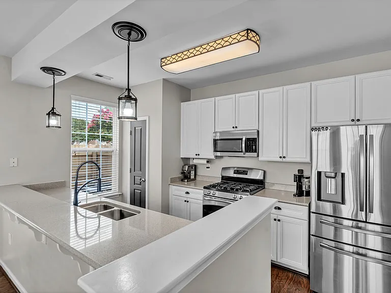 1116 Westbriar Dr — Photo 11