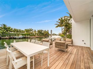 1011 W 48th St, Miami Beach, FL 33140