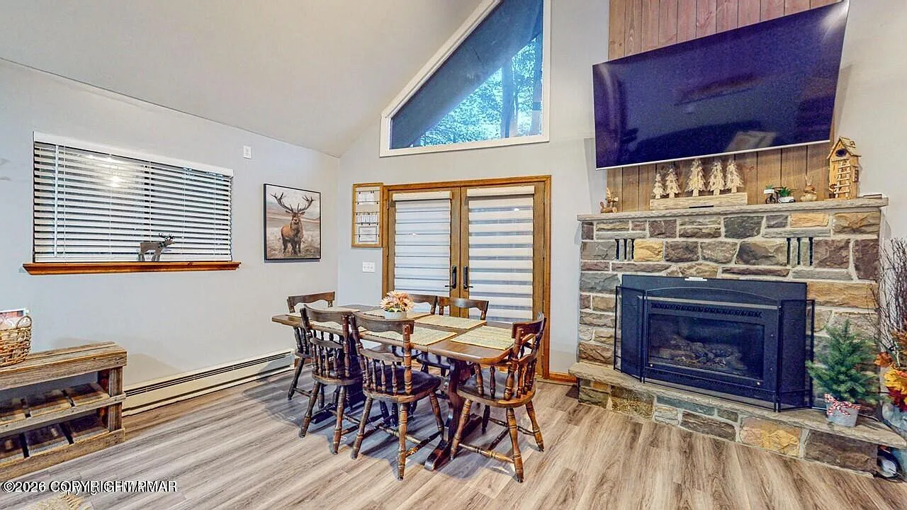 3 bed, 1.5 bath, 1200 sqft, $2,600 — Photo 4