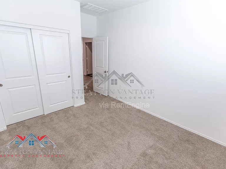 1330 W Hess Ave — Photo 7