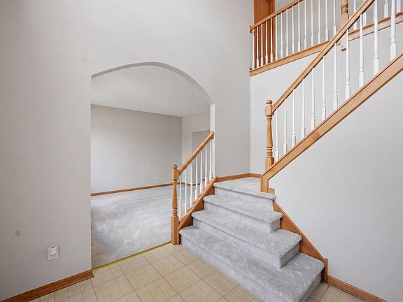 4th image of 834 Spring Meadow Ln