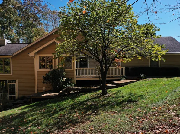 105 Pine Lake Cir, Nashville, IN 47448