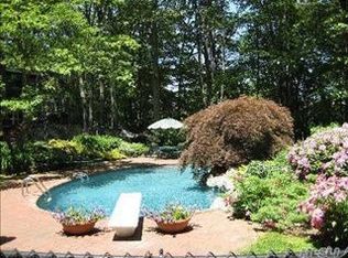 14 Woodgreen Way, Syosset, NY 11791