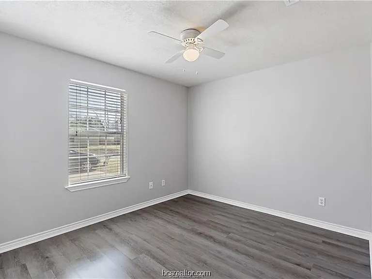 510 Freeman Ave — Photo 12