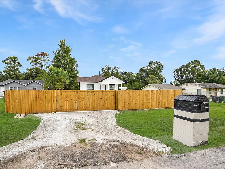 9305 Kentshire Dr — Photo 8