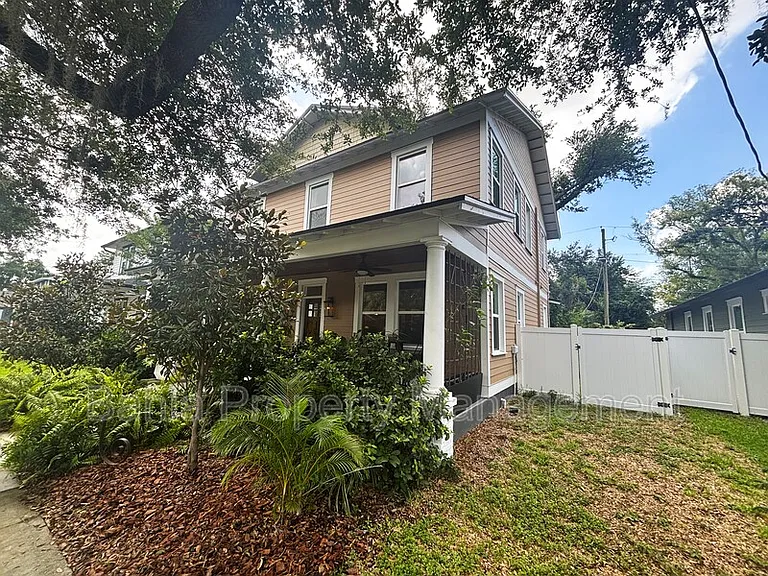 211 E Adalee St — Photo 4