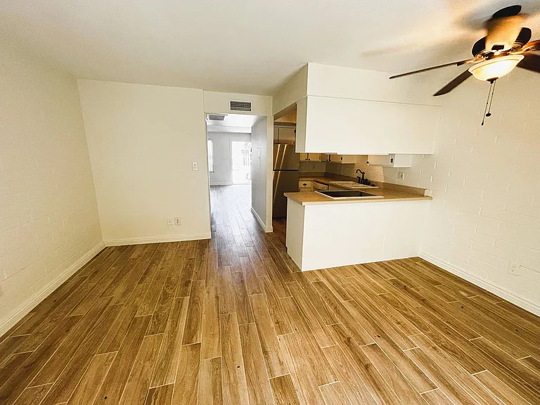 4846 N Woodmere Fairway #3 — Photo 5