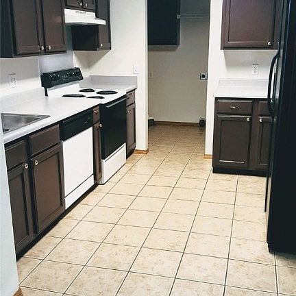 3rd image of 1608 N Crescent St
