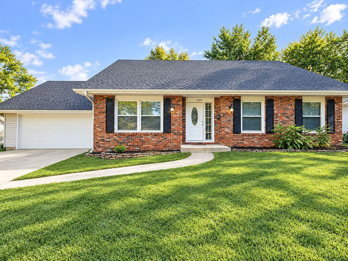 4 Bedroom | 2.5 Bath | 2 Car Garage | Springfield MO | Pets Welcomed! — Photo 1