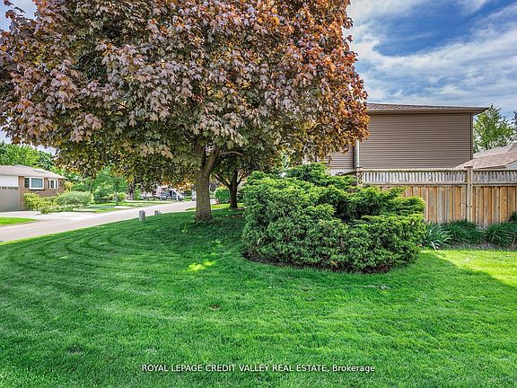 2nd image of 36 Lockton Cres