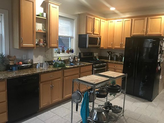 3rd image of 4325 N Sawyer Ave #2