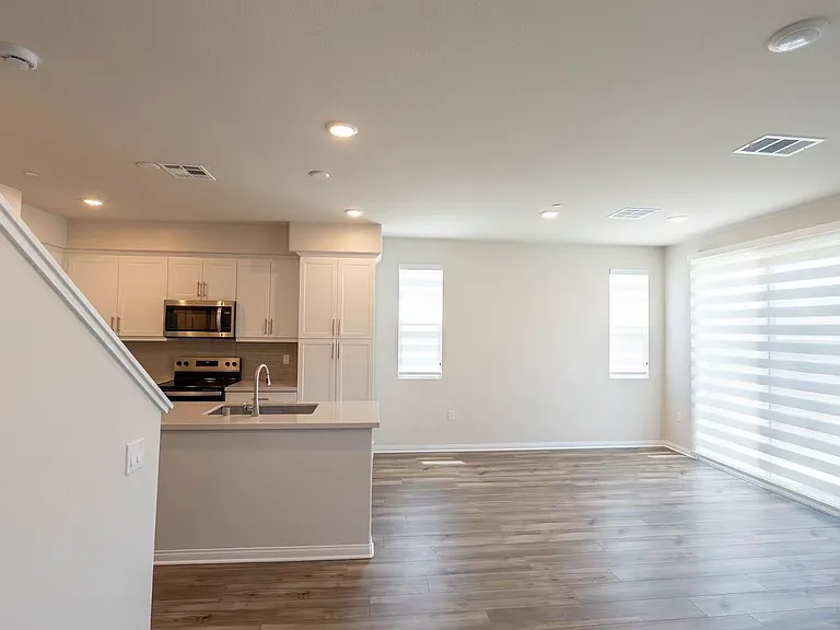401 Verna St — Photo 4