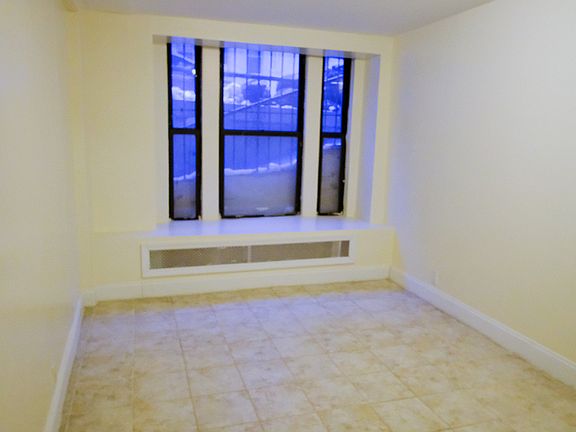 4th image of 2 Pinehurst Ave #Basement
