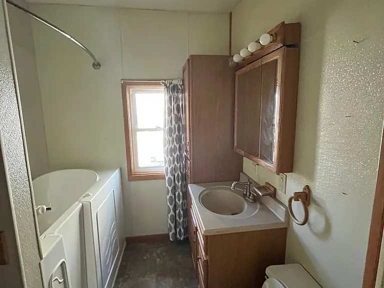 822 Hammond Ave — Photo 3