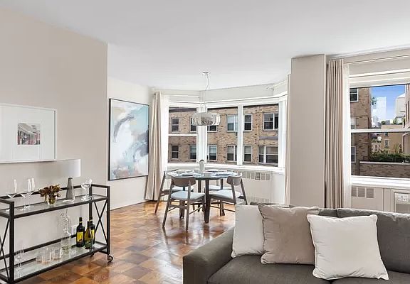 4th image of 150 E 77th St APT 11G