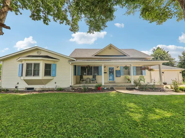 900 N Walnut St, Breese, IL 62230