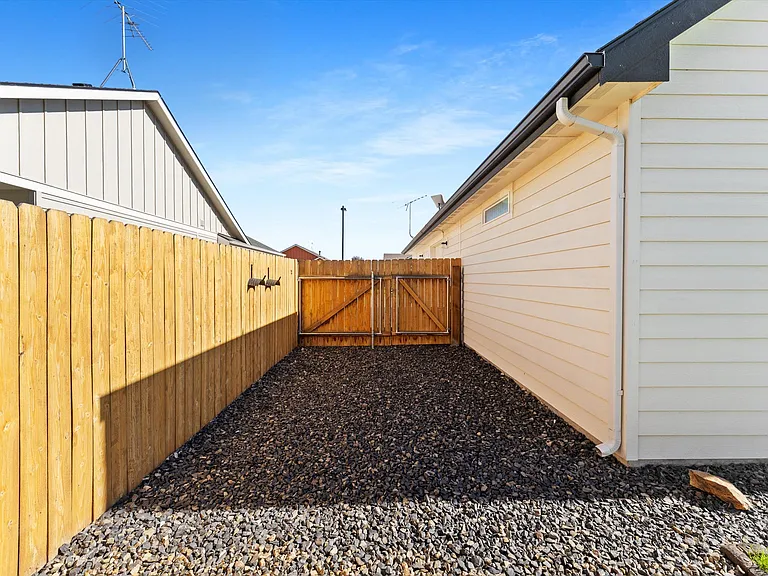 1065 SW Camille Dr — Photo 34