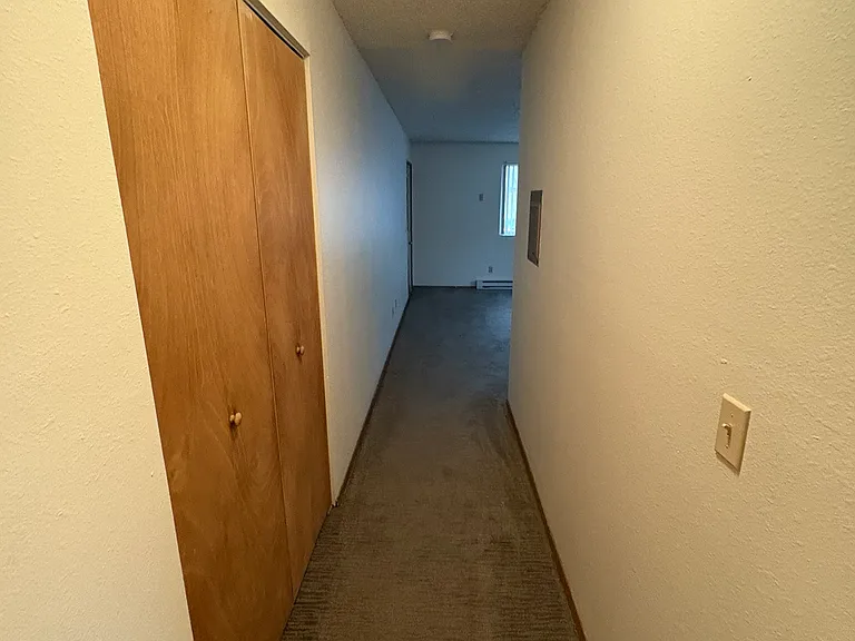 1415 S. Hawthorne Dr. Apartments — Photo 9