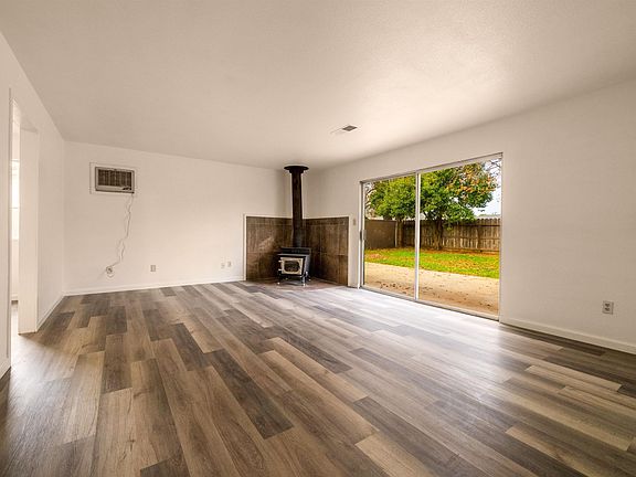 4th image of 230 San Joaquin Dr