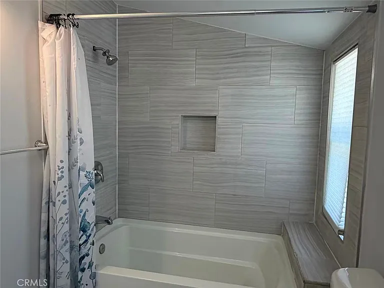5738 Agnes Ave — Photo 10