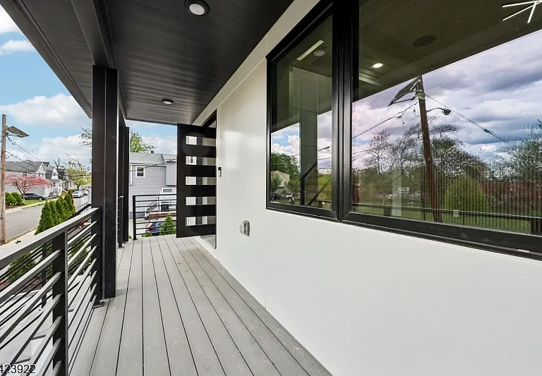 51 Albany Ave — Photo 15
