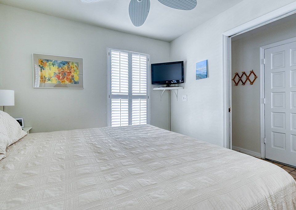 550 1st St Cedar Key FL Zillow