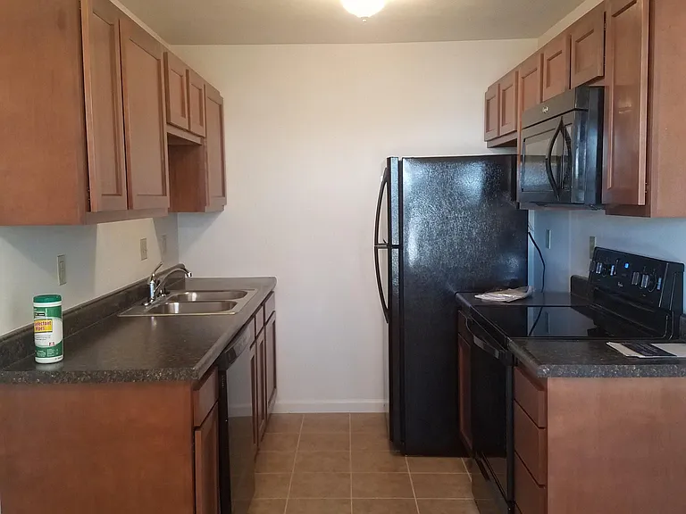 418 W 4th St #D — Photo 7