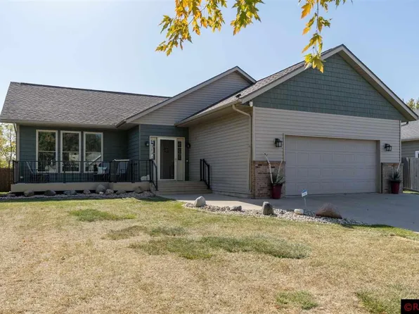 133 Cougar Dr, Mankato, MN 56001
