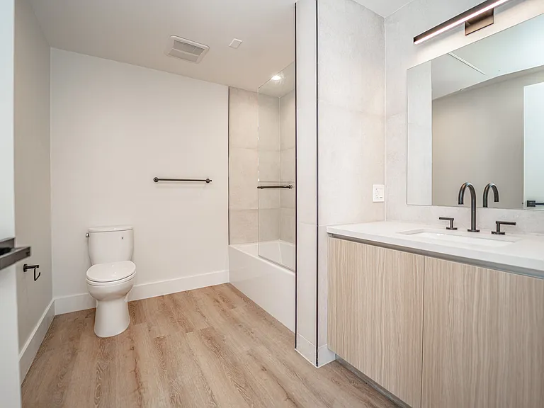 2828 London St #304 — Photo 5