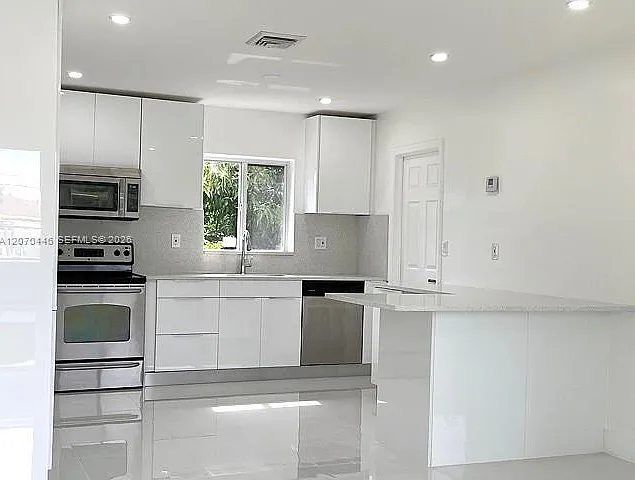 15900 SW 102nd Ave — Photo 3