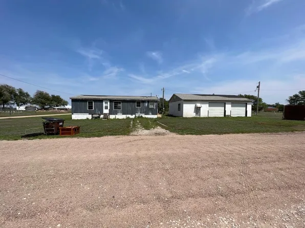 27 4th Street Ter, Great Bend, KS 67530